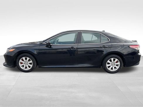 Used 2019 Toyota Camry LE image 5
