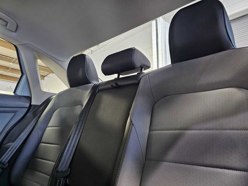 Certified 2025 Volkswagen Jetta SE image 18