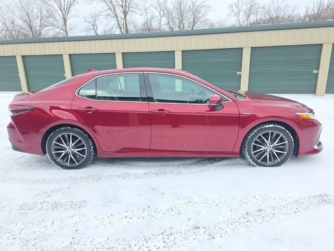 Certified 2021 Toyota Camry XLE w/ Navigation Upgrade Package image 8