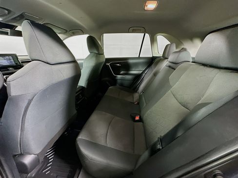 Used 2021 Toyota RAV4 XLE AWD/4WD image 26