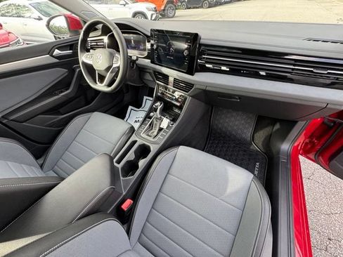 Certified 2025 Volkswagen Jetta SE FWD image 24
