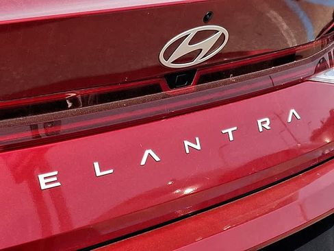 Used 2024 Hyundai Elantra SEL w/ Convenience Package image 5