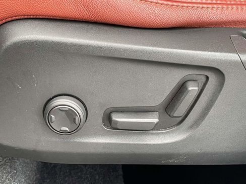 Used 2019 Volvo XC40 T5 Inscription image 7