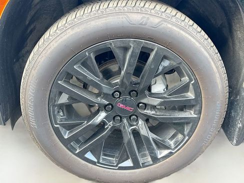 Used 2023 GMC Yukon SLT image 33