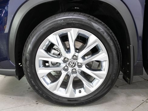 Used 2025 Toyota Highlander Limited AWD/4WD image 33