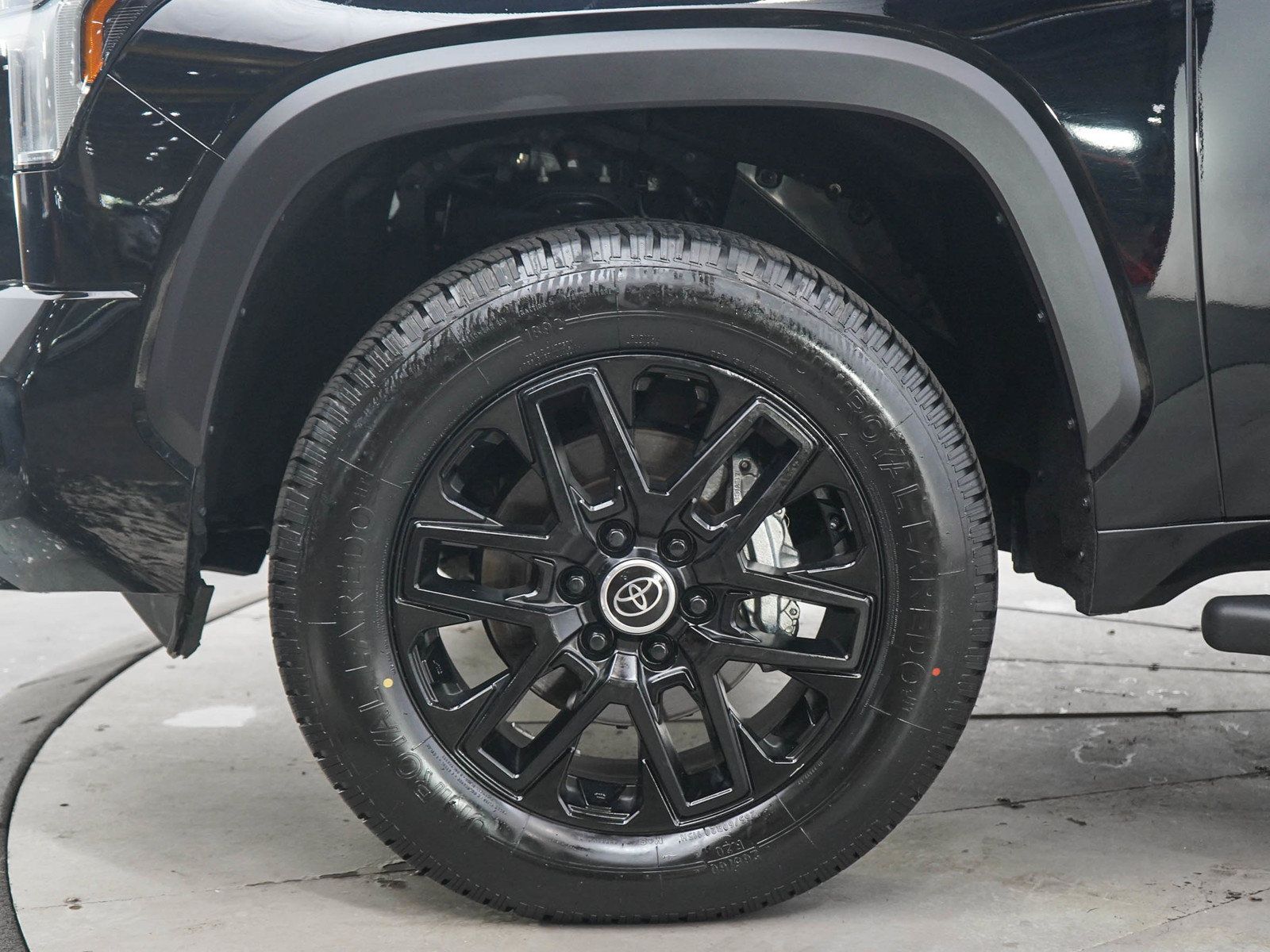 Used 2024 Toyota Tundra Limited AWD/4WD image 29