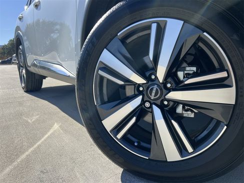 Certified 2025 Nissan Rogue SL image 7