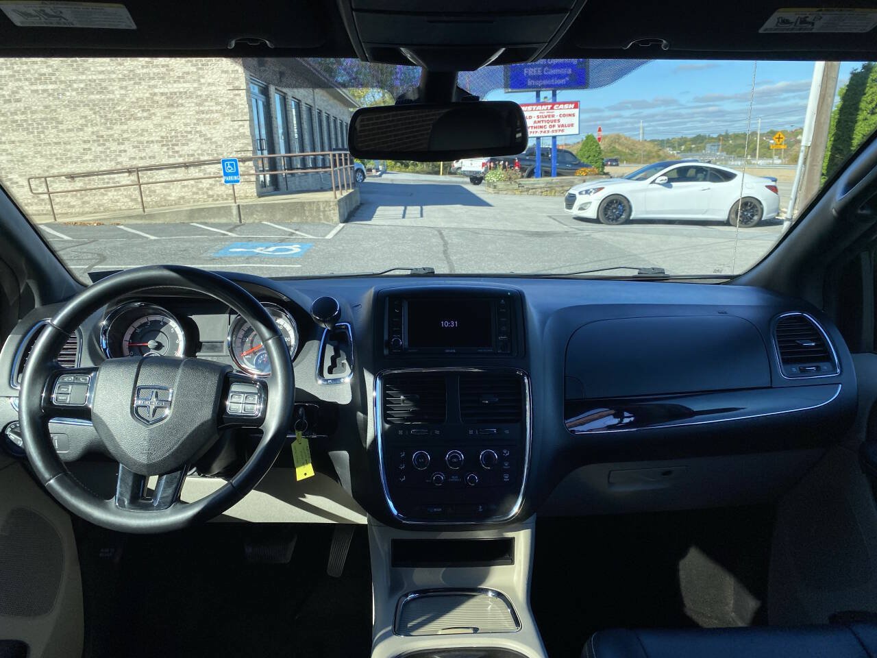 Used 2018 Dodge Grand Caravan SXT FWD image 28