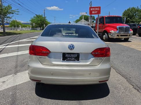 Used 2013 Volkswagen Jetta SEL FWD image 6