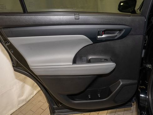 Certified 2023 Toyota Highlander XLE image 11