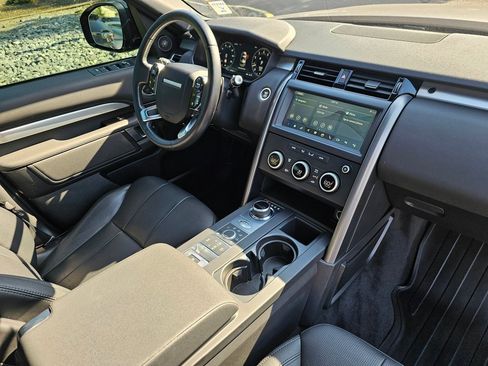 Used 2020 Land Rover Discovery Landmark image 31