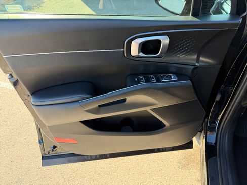 Used 2021 Kia Sorento S w/ Panoramic Sunroof Package image 13