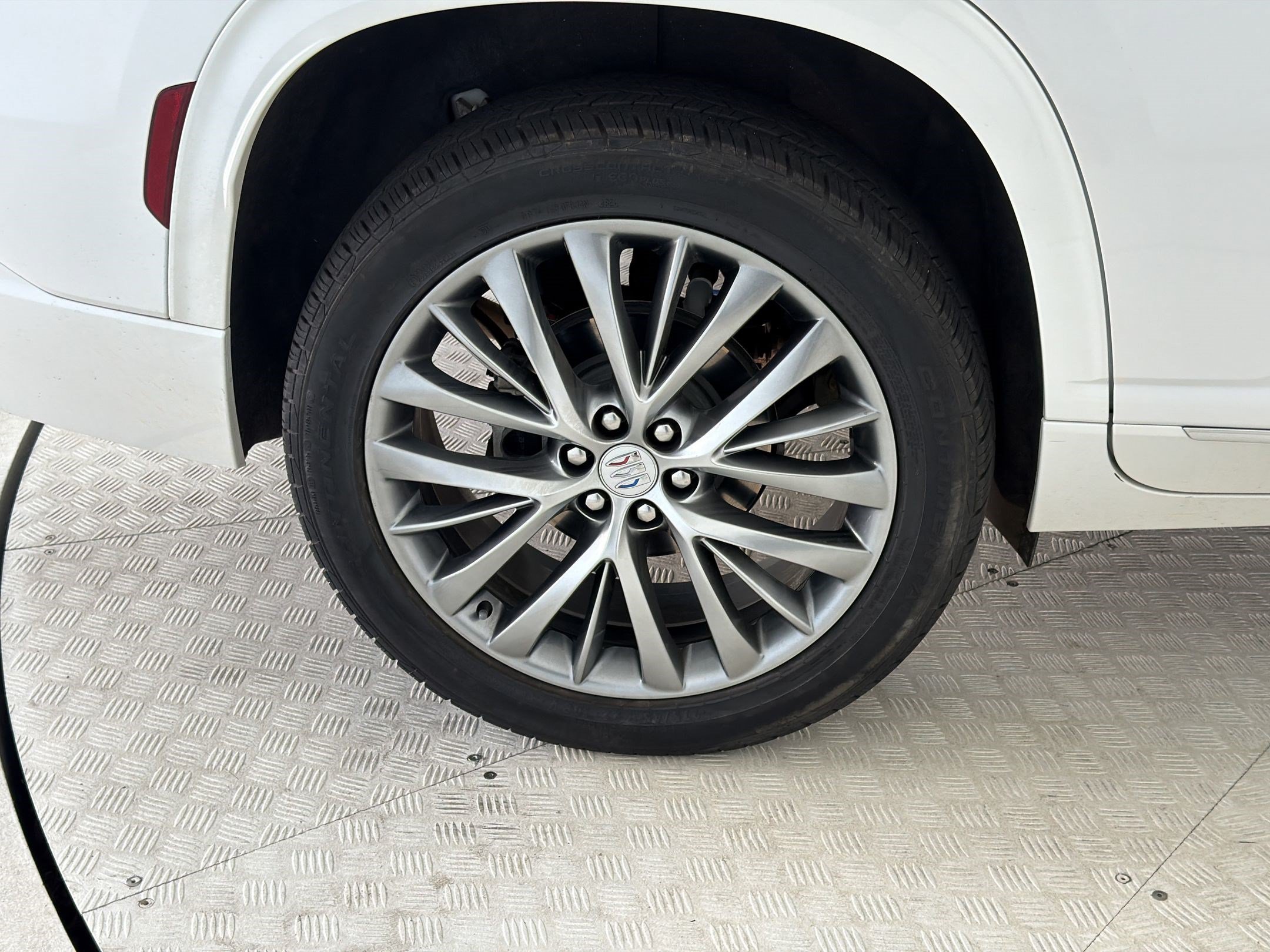Used 2025 Buick Enclave Avenir AWD/4WD image 12