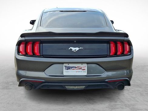 Used 2018 Ford Mustang Coupe RWD image 4