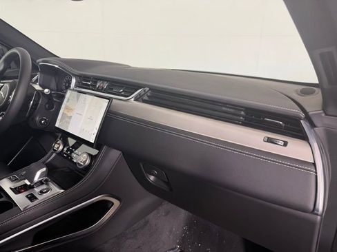 Used 2025 Jaguar F-PACE R-Dynamic S image 37