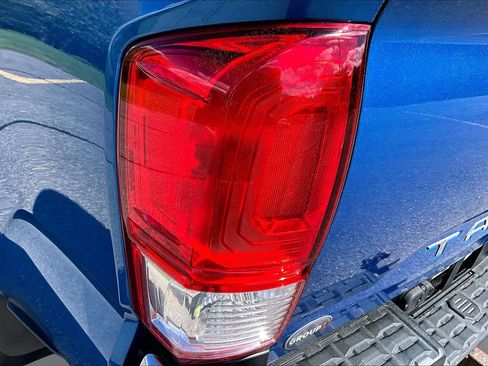 Used 2017 Toyota Tacoma SR5 RWD image 27