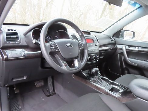 Used 2014 Kia Sorento LX image 25
