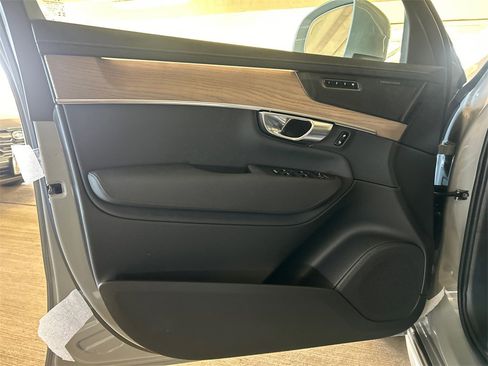 New 2026 Volvo XC90 B6 Plus w/ Protection Package Premier image 9
