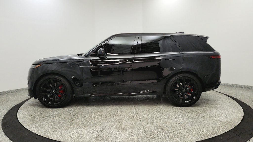 Used 2025 Land Rover Range Rover Sport Dynamic SE AWD/4WD image 2