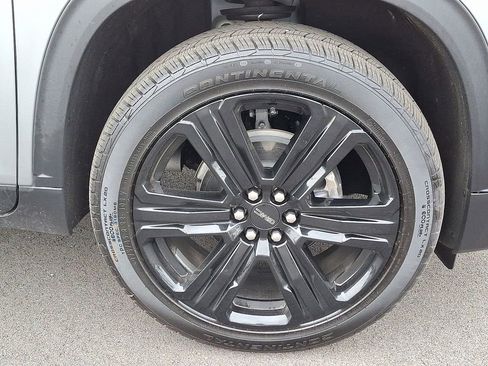 Used 2025 GMC Acadia Elevation w/ Elevation Premium Package image 8