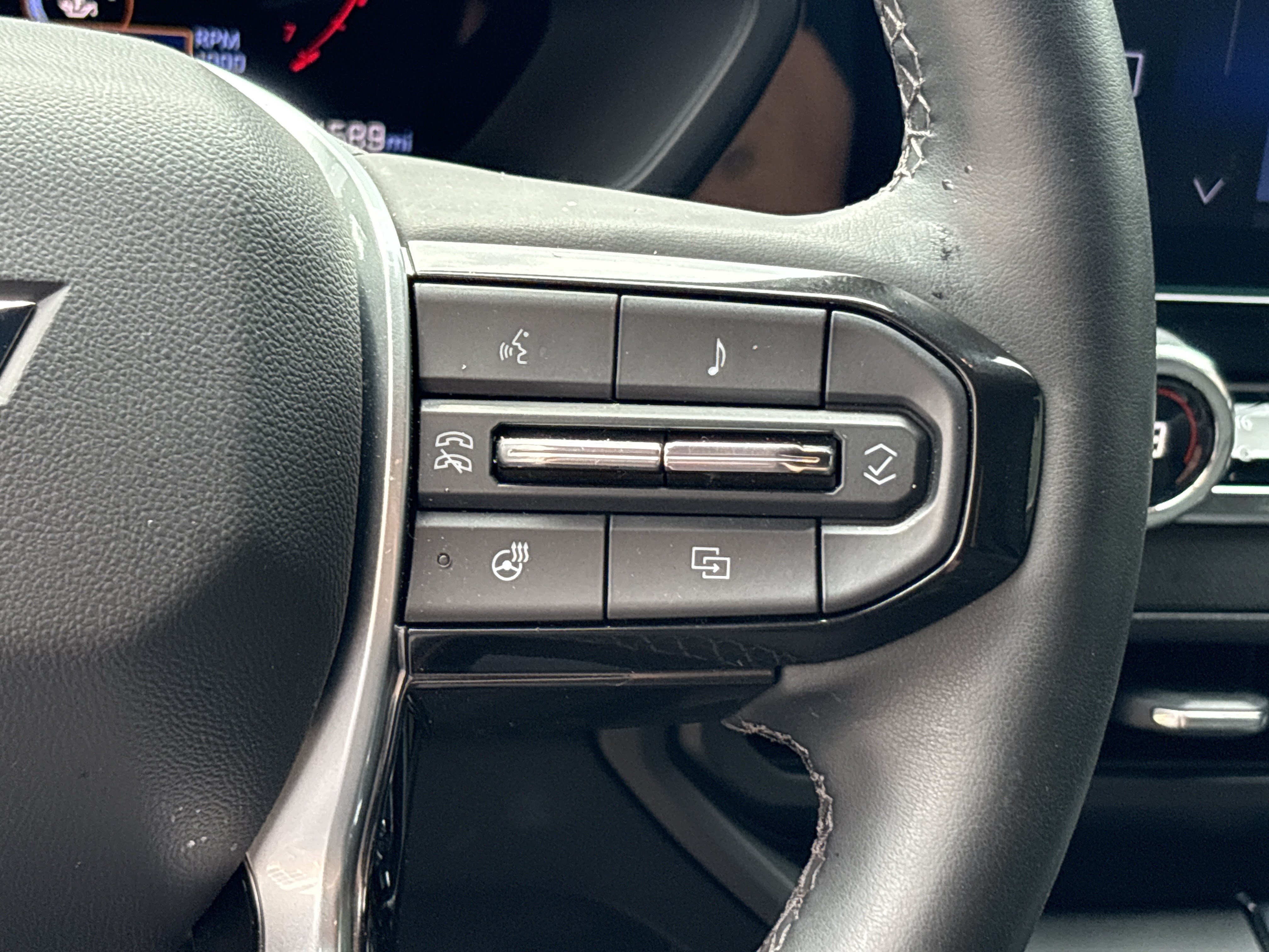 Used 2025 Chevrolet Colorado Trail Boss AWD/4WD image 19