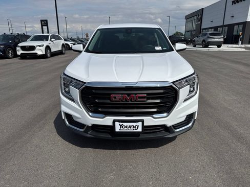 Used 2024 GMC Terrain SLE AWD/4WD image 2