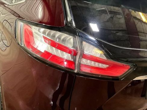 Used 2020 Ford Edge Titanium w/ Equipment Group 301A AWD/4WD image 8