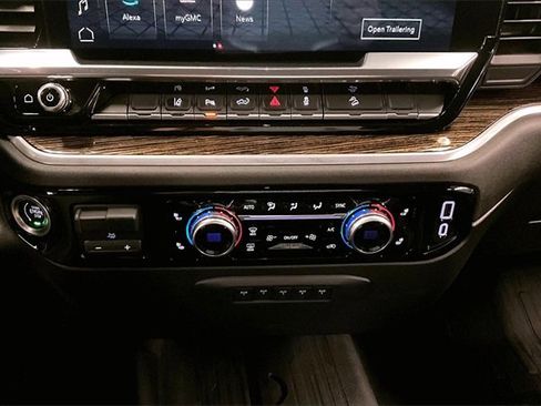 Used 2024 GMC Sierra 2500 SLE w/ SLE Value Package; image 27