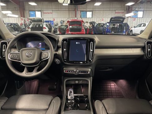Used 2025 Volvo XC40 B5 Plus w/ Protection Package Premier AWD/4WD image 18