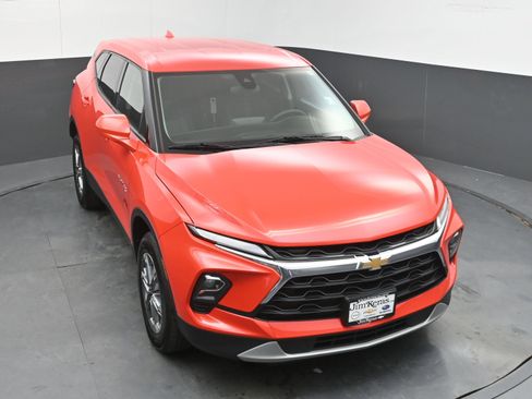 Used 2025 Chevrolet Blazer LT AWD/4WD image 32