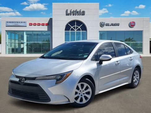 Used 2024 Toyota Corolla LE FWD image 1