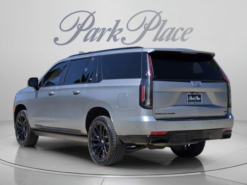 Used 2023 Cadillac Escalade ESV Sport Platinum w/ LPO, ONYX Package AWD/4WD image 3