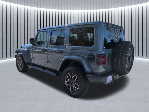 Used 2024 Jeep Wrangler Unlimited Sahara w/ Technology Group AWD/4WD image 9