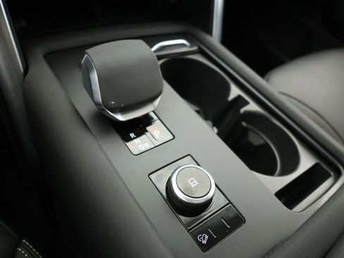 Used 2024 Land Rover Discovery S image 15