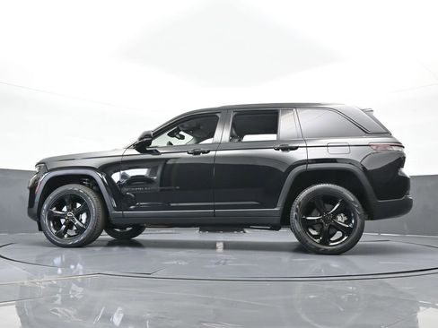 Used 2023 Jeep Grand Cherokee Limited w/ Black Appearance Package image 60
