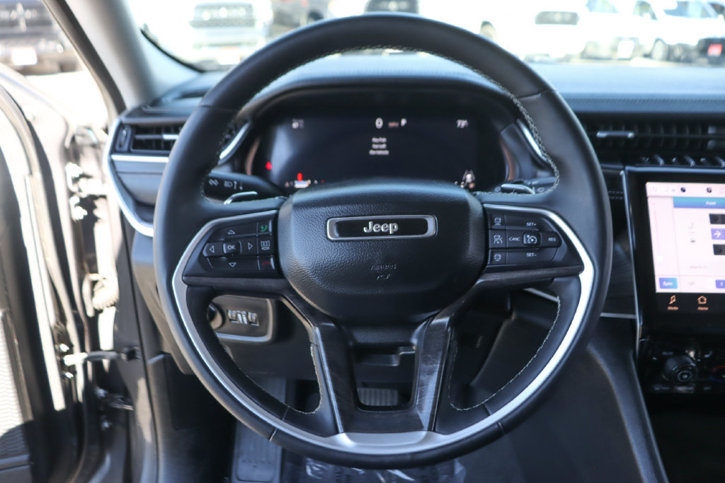 Used 2023 Jeep Grand Cherokee L Limited AWD/4WD image 21