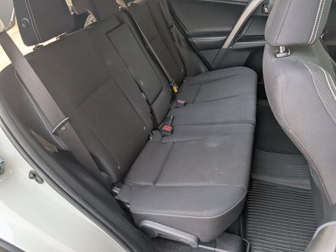 Used 2018 Toyota RAV4 XLE FWD image 21
