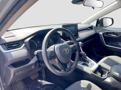 Used 2021 Toyota RAV4 XLE w/ Convenience Package FWD image 9