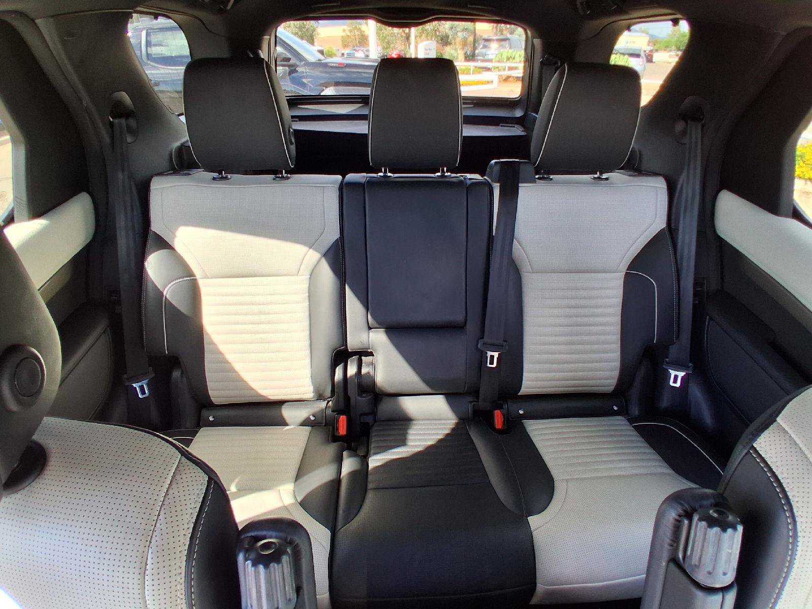 Used 2021 Land Rover Discovery HSE R-Dynamic AWD/4WD image 34