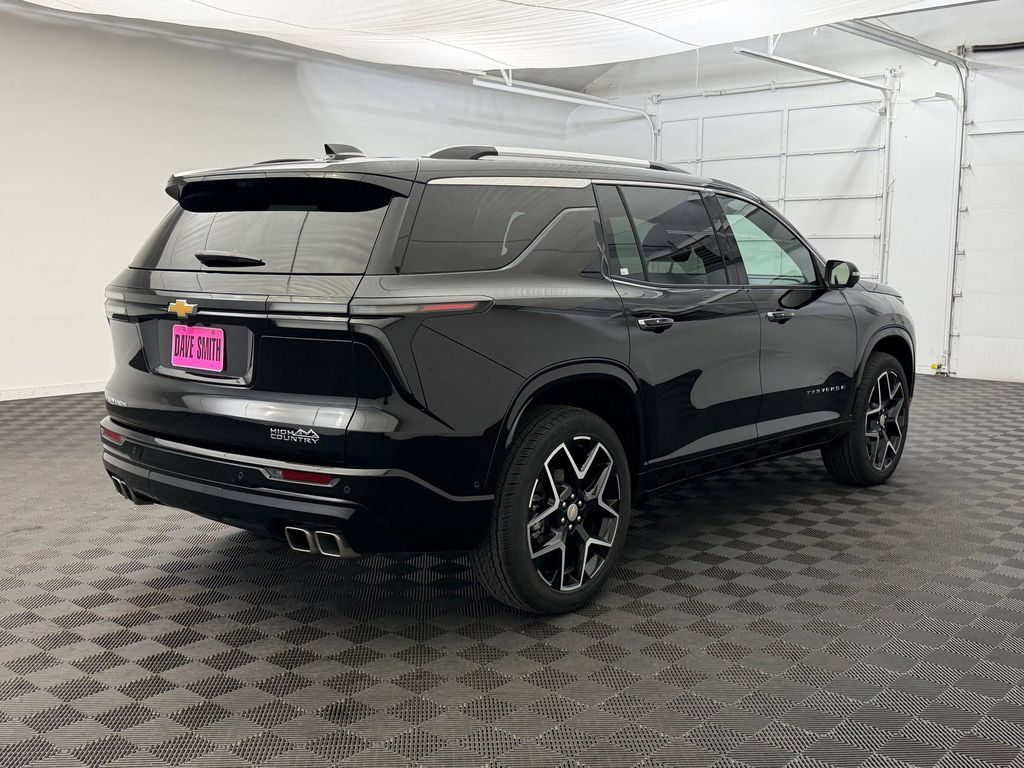 Used 2025 Chevrolet Traverse High Country FWD image 9