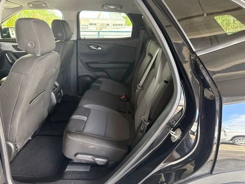 Used 2025 Chevrolet Blazer LT FWD image 3