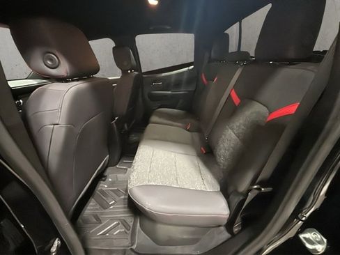 Used 2025 Chevrolet Colorado Z71 w/ Technology Package image 21