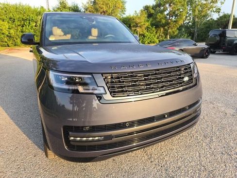 Used 2025 Land Rover Range Rover SE AWD/4WD image 8