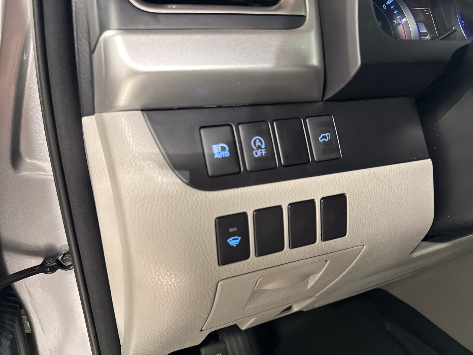 Used 2017 Toyota Highlander XLE AWD/4WD image 14