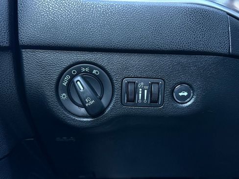 Used 2019 Dodge Charger R/T w/ Blacktop Package image 21