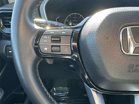 Certified 2025 Honda Pilot Touring image 13