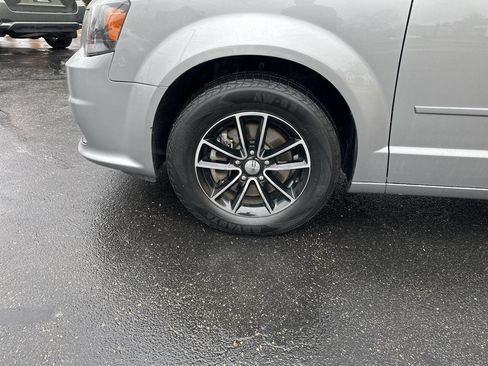 Used 2015 Dodge Grand Caravan SE image 3