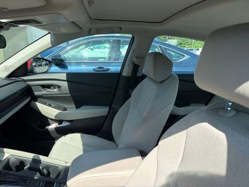 Used 2023 Honda Accord EX image 9