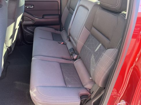 Used 2025 Nissan Frontier SV image 18