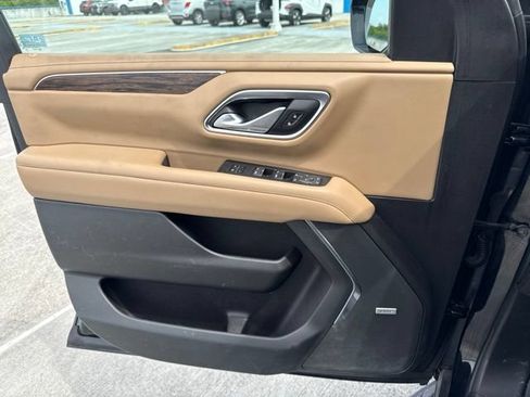 Used 2021 Chevrolet Suburban Premier w/ Premium Package RWD image 13